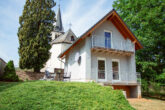 Stilvoll eingerichtetes Ferienhaus mit Moselblick in ruhiger Lage von Ellenz - Gartenansicht