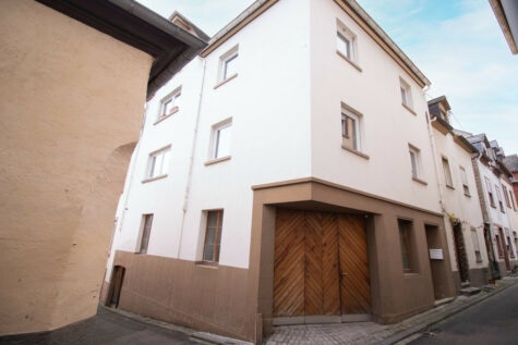 Gepflegtes 2-Familienhaus mit Terrasse und Garage, 56856 Zell (Mosel), Mehrfamilienhaus