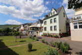 Modernisiertes EFH mit Ferienwohnung, Garten und Terrasse in Kinheim an der Mosel - Vorderansicht