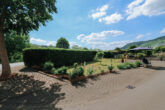 Modernisiertes EFH mit Ferienwohnung, Garten und Terrasse in Kinheim an der Mosel - Garten