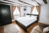 Wunderschön restauriertes Fachwerkhaus mit 5 Ferienapartments, Garten und Terrasse in Ellenz-Poltersdorf, bei Cochem - Wohn-Schlafraum 2. ZG