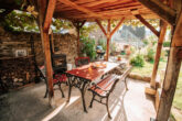 Wunderschön restauriertes Fachwerkhaus mit 5 Ferienapartments, Garten und Terrasse in Ellenz-Poltersdorf, bei Cochem - Terrasse im Garten