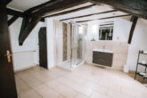 Wunderschön restauriertes Fachwerkhaus mit 5 Ferienapartments, Garten und Terrasse in Ellenz-Poltersdorf, bei Cochem - Duschbad DG