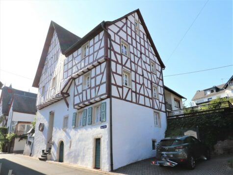 Wunderschön restauriertes Fachwerkhaus mit 5 Ferienapartments, Garten und Terrasse in Ellenz-Poltersdorf, bei Cochem, 56821 Ellenz-Poltersdorf, Mehrfamilienhaus