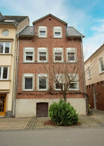 Teil-Renoviertes Stadthaus mit Terrasse und Ausbaureserve, 56856 Zell (Mosel), Reiheneckhaus