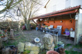 Großzügiges 1-2-Familienhaus mit Garage und Carport in Ortsrandlage von Minderlittgen, bei Wittlich - Sitzecke mit Teich