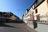 Reihenmittelhaus mit Moselblick, aufteilbar in 2-3 Wohneinheiten - Strassenansicht