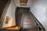 Charaktervolles Stadthaus mit viel Originalsubstanz - Treppe zum DG