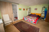 Einfamilienhaus mit großem Nebengebäude, Hof und idyllischem Garten - Schlafzimmer EG