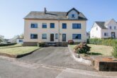 Teilrenoviertes 1-2 Familienhaus mit gutem Vermietungspotenzial - Vorderansicht
