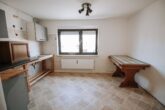 Teilrenoviertes 1-2 Familienhaus mit gutem Vermietungspotenzial - Küche EG Anbau