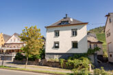 Renoviertes Haus mit Moselblick und Terrasse, aufteilbar in drei Wohnungen, in Ediger-Eller, bei Cochem - Vorderansicht