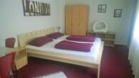 Großzügiges MFH mit 4 Ferienwohnungen und wunderschönem Garten, in bester Lage von Traben-Trarbach - Schlafbereich FeWo2