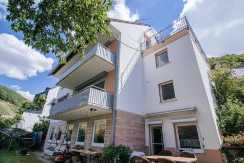Modernisiertes Mehrfamilienhaus mit Garten, Dachterrasse und fantastischem Ausblick in Zell, Mosel, 56856 Zell, Mehrfamilienhaus