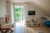 Modernisiertes Mehrfamilienhaus mit Garten, Dachterrasse und fantastischem Ausblick in Zell, Mosel - Wohnzimmer OG