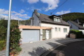 Modernisiertes Mehrfamilienhaus mit Garten, Dachterrasse und fantastischem Ausblick in Zell, Mosel - Vorderansicht