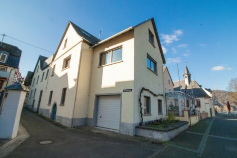 Großzügiges 1-2-Familienhaus mit fantastischem Moselblick, Garage, aufteilbar in mehrere Einheiten., 56821 Ellenz-Poltersdorf, Einfamilienhaus